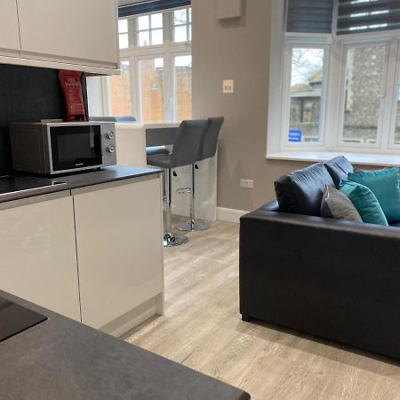 Amazing Central High Street Self Contained Apartments By Syl Watford  Exterior foto
