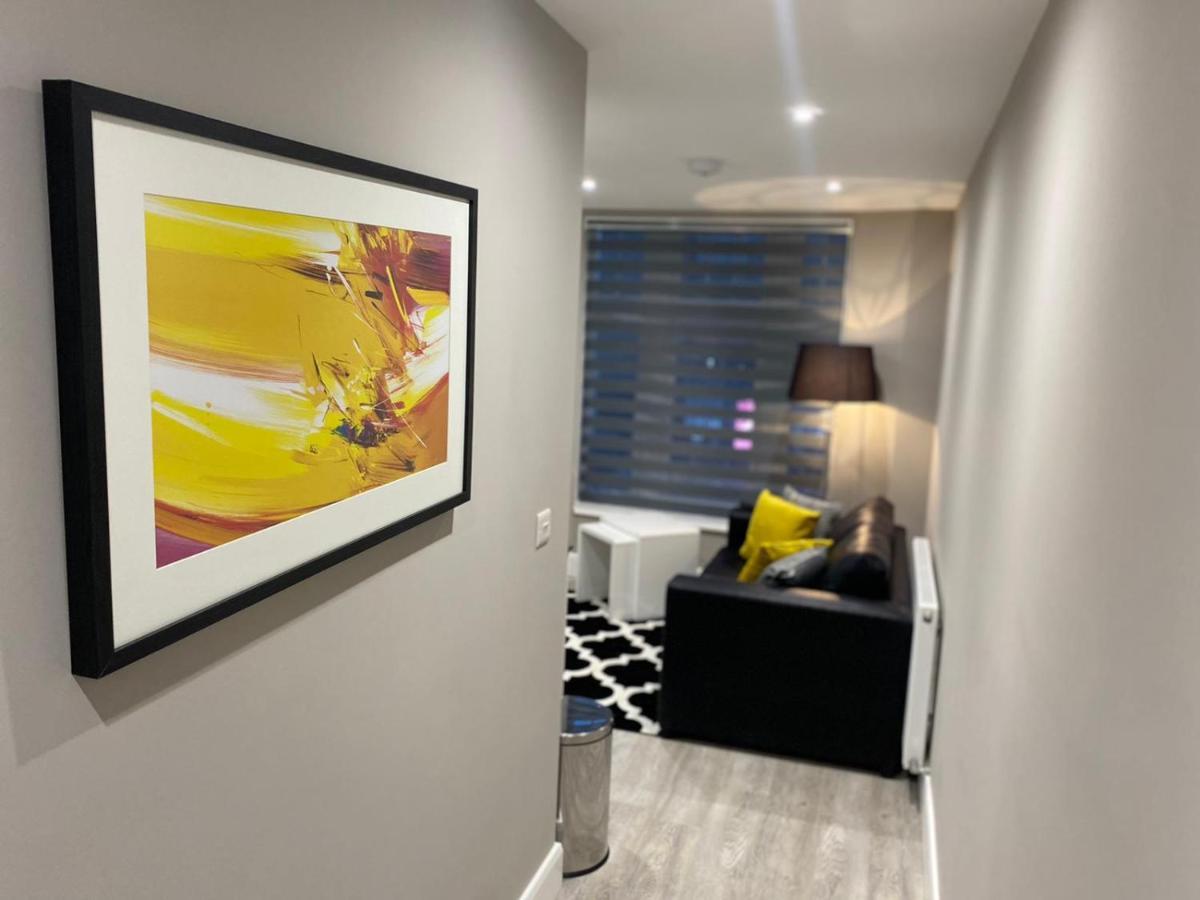 Amazing Central High Street Self Contained Apartments By Syl Watford  Exterior foto